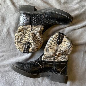 Animal print round toe Justin boots